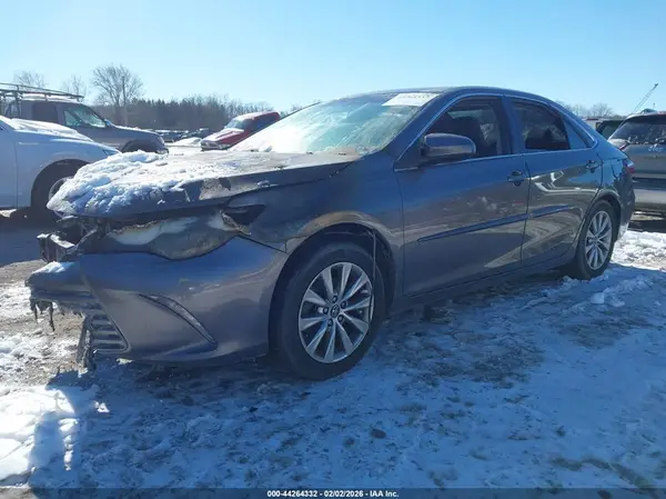 4T1BF1FK2HU628941 2017 TOYOTA CAMRY - Image 2