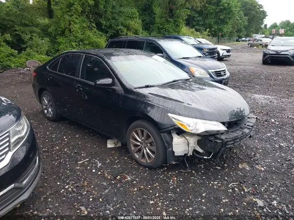 4T1BF1FK2HU629037 2017 TOYOTA CAMRY - Image 1