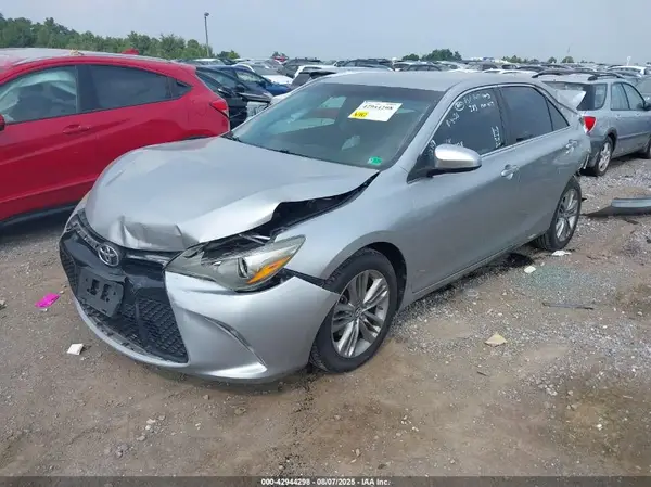 4T1BF1FK2HU629667 2017 TOYOTA CAMRY - Image 2