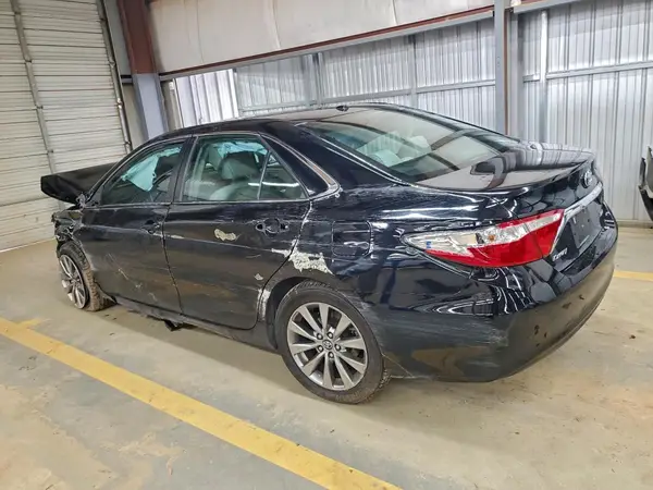 4T1BF1FK2HU629829 2017 TOYOTA CAMRY - Image 2