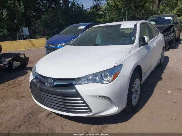 4T1BF1FK2HU629913 2017 TOYOTA CAMRY - Image 2