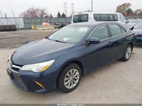 4T1BF1FK2HU630589 2017 TOYOTA CAMRY - Image 2