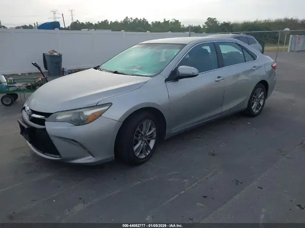 4T1BF1FK2HU632438 2017 TOYOTA CAMRY - Image 2