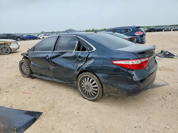 4T1BF1FK2HU633170 2017 TOYOTA CAMRY - Image 2