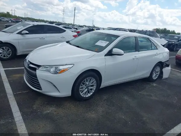 4T1BF1FK2HU633363 2017 TOYOTA CAMRY - Image 2