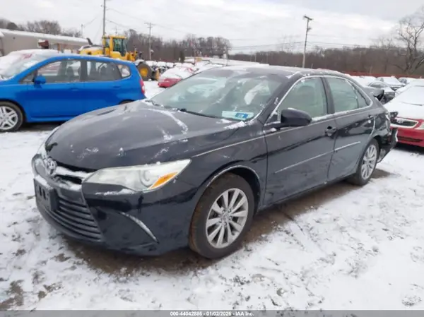 4T1BF1FK2HU635095 2017 TOYOTA CAMRY - Image 2
