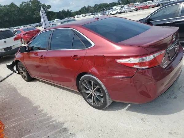 4T1BF1FK2HU638921 2017 TOYOTA CAMRY - Image 2