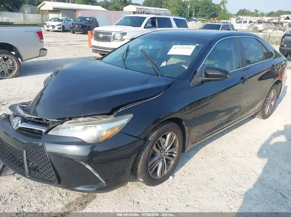 4T1BF1FK2HU639048 2017 TOYOTA CAMRY - Image 2