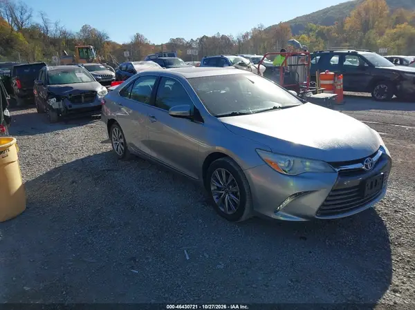 4T1BF1FK2HU639437 2017 TOYOTA CAMRY - Image 1