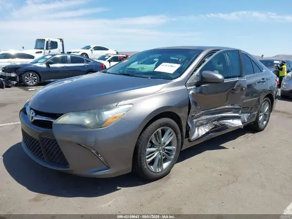 4T1BF1FK2HU641317 2017 TOYOTA CAMRY - Image 2
