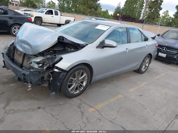 4T1BF1FK2HU641611 2017 TOYOTA CAMRY - Image 2