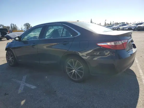 4T1BF1FK2HU641740 2017 TOYOTA CAMRY - Image 2