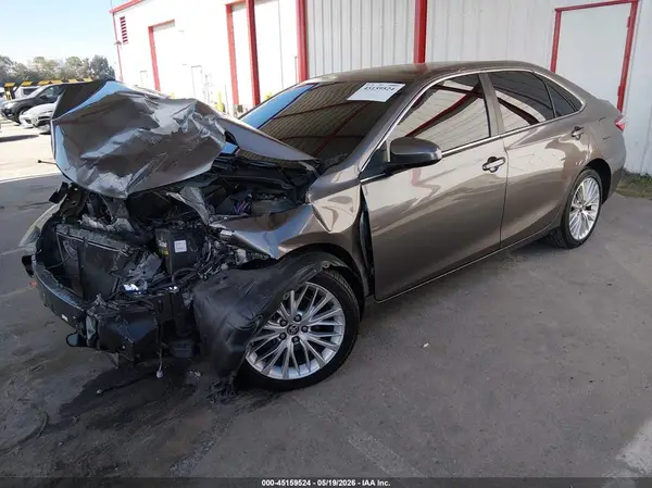 4T1BF1FK2HU643018 2017 TOYOTA CAMRY - Image 2
