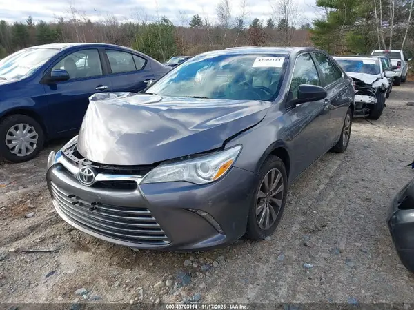 4T1BF1FK2HU643052 2017 TOYOTA CAMRY - Image 2