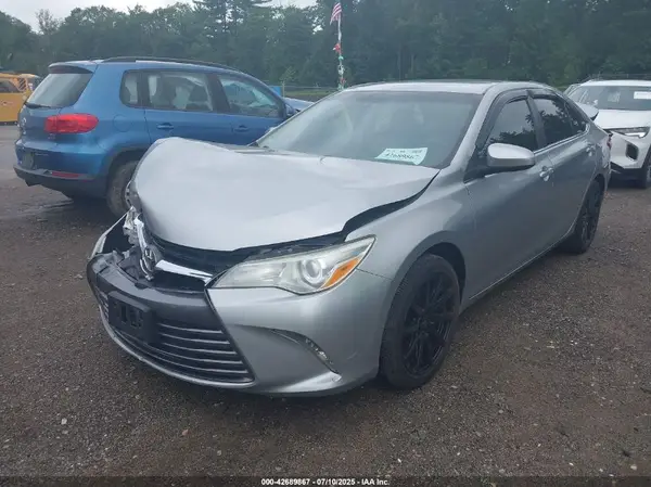 4T1BF1FK2HU645576 2017 TOYOTA CAMRY - Image 2