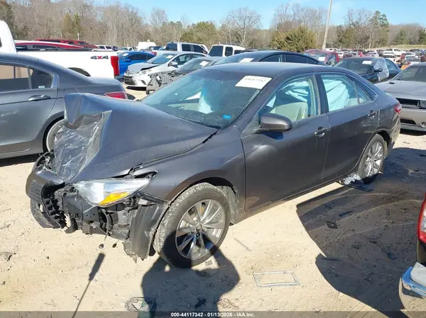 4T1BF1FK2HU645643 2017 TOYOTA CAMRY - Image 2