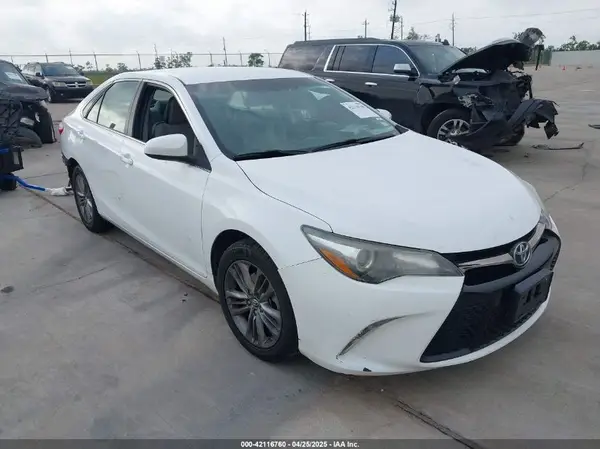4T1BF1FK2HU646467 2017 TOYOTA CAMRY - Image 1
