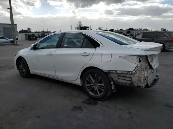 4T1BF1FK2HU647490 2017 TOYOTA CAMRY - Image 2