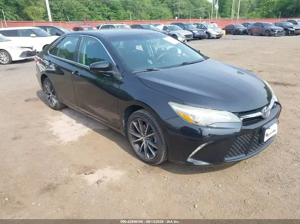 4T1BF1FK2HU647702 2017 TOYOTA CAMRY - Image 1