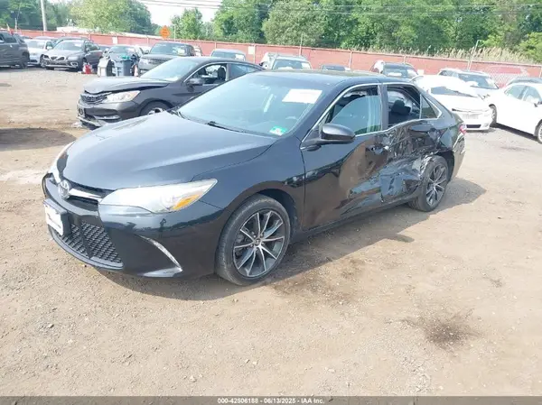 4T1BF1FK2HU647702 2017 TOYOTA CAMRY - Image 2