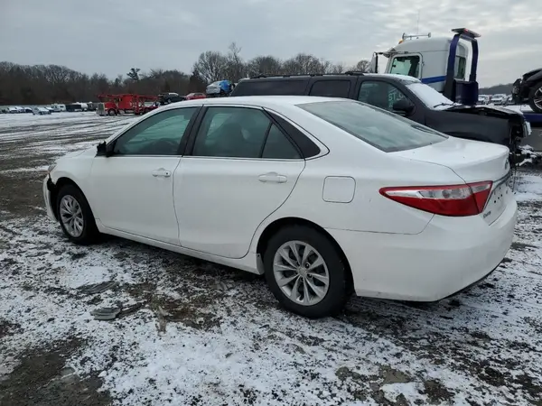 4T1BF1FK2HU648090 2017 TOYOTA CAMRY - Image 2