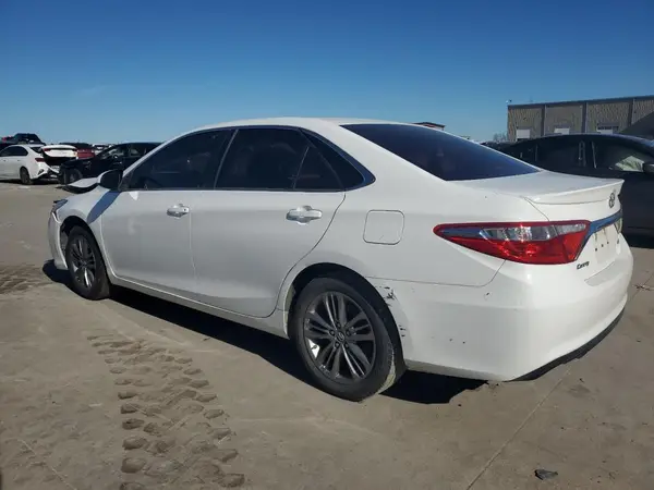 4T1BF1FK2HU648641 2017 TOYOTA CAMRY - Image 2