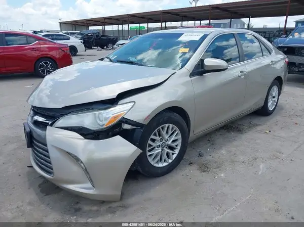 4T1BF1FK2HU652026 2017 TOYOTA CAMRY - Image 2