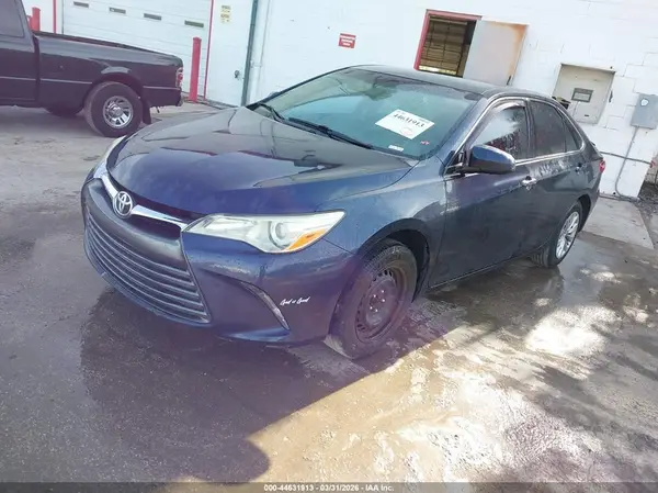 4T1BF1FK2HU652186 2017 TOYOTA CAMRY - Image 2