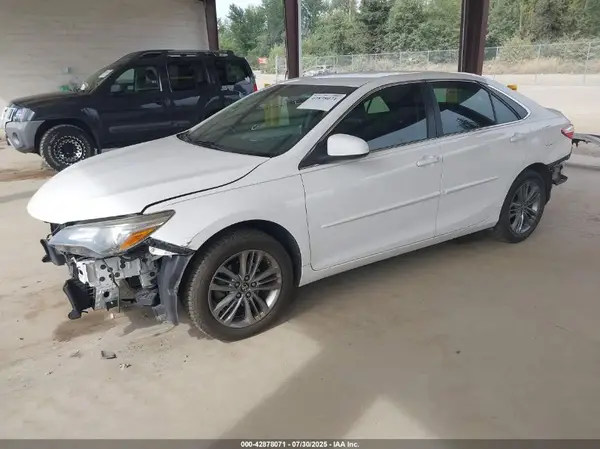 4T1BF1FK2HU654391 2017 TOYOTA CAMRY - Image 2