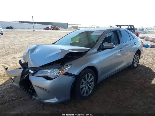 4T1BF1FK2HU656710 2017 TOYOTA CAMRY - Image 2