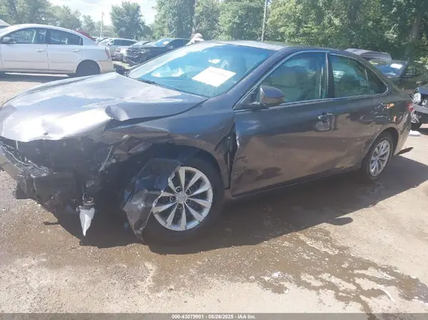 4T1BF1FK2HU658361 2017 TOYOTA CAMRY - Image 2