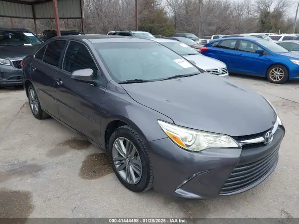 4T1BF1FK2HU658702 2017 TOYOTA CAMRY - Image 1