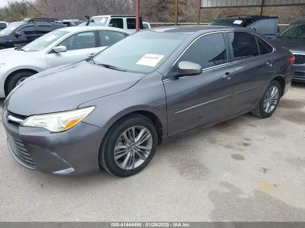 4T1BF1FK2HU658702 2017 TOYOTA CAMRY - Image 2