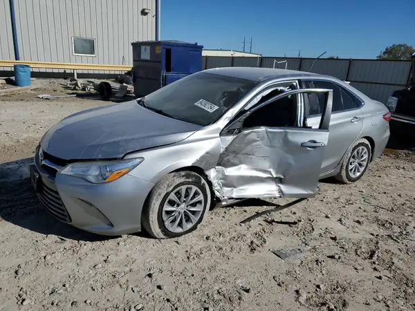 4T1BF1FK2HU661664 2017 TOYOTA CAMRY - Image 1