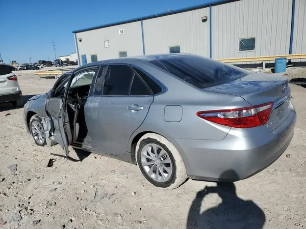 4T1BF1FK2HU661664 2017 TOYOTA CAMRY - Image 2