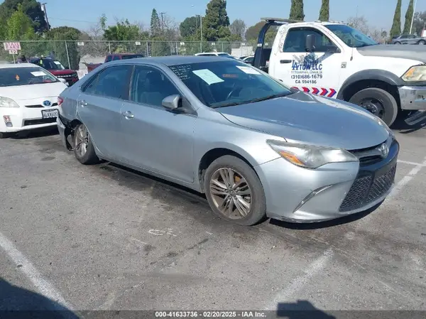 4T1BF1FK2HU661910 2017 TOYOTA CAMRY - Image 1