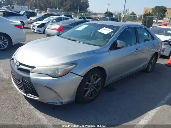 4T1BF1FK2HU661910 2017 TOYOTA CAMRY - Image 2