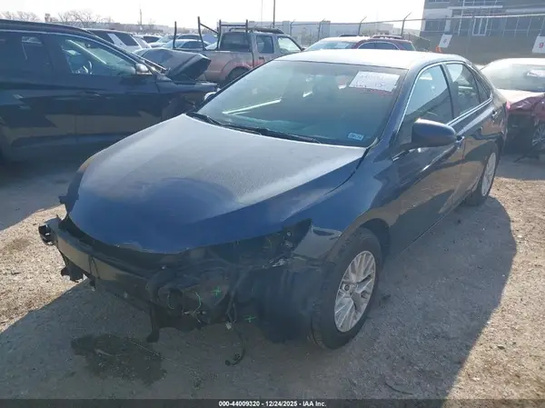 4T1BF1FK2HU663625 2017 TOYOTA CAMRY - Image 2