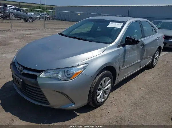 4T1BF1FK2HU664211 2017 TOYOTA CAMRY - Image 2
