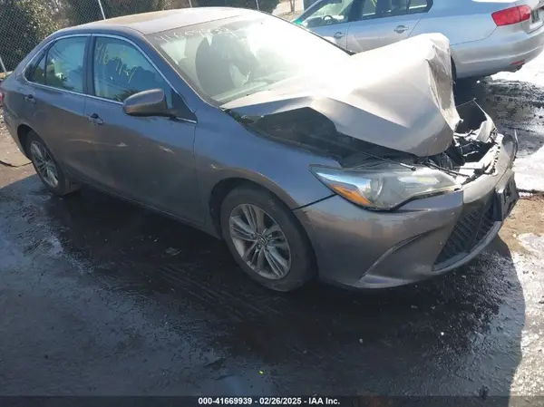 4T1BF1FK2HU665102 2017 TOYOTA CAMRY - Image 1