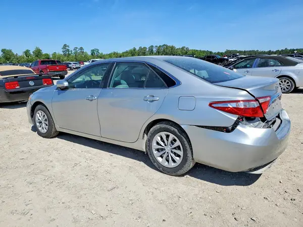 4T1BF1FK2HU666833 2017 TOYOTA CAMRY - Image 2