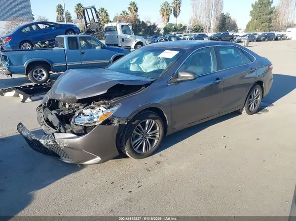 4T1BF1FK2HU668355 2017 TOYOTA CAMRY - Image 2