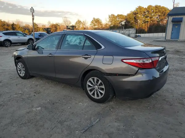 4T1BF1FK2HU668940 2017 TOYOTA CAMRY - Image 2