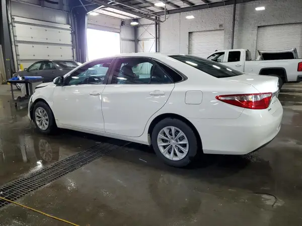 4T1BF1FK2HU669523 2017 TOYOTA CAMRY - Image 2