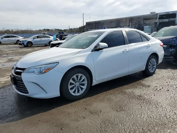 4T1BF1FK2HU669909 2017 TOYOTA CAMRY - Image 1