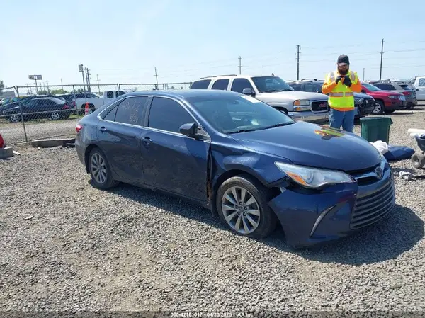 4T1BF1FK2HU672566 2017 TOYOTA CAMRY - Image 1