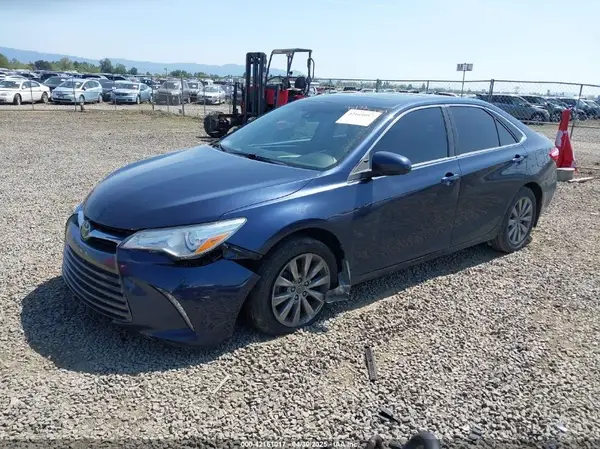 4T1BF1FK2HU672566 2017 TOYOTA CAMRY - Image 2