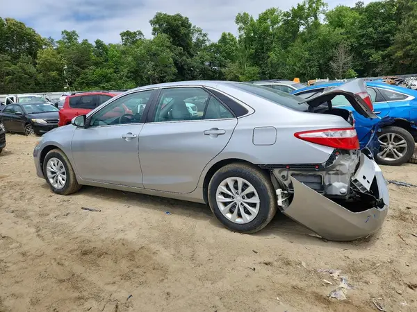 4T1BF1FK2HU676200 2017 TOYOTA CAMRY - Image 2