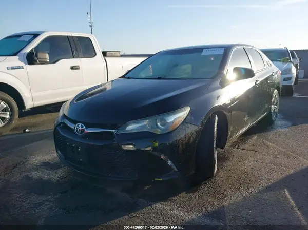 4T1BF1FK2HU677136 2017 TOYOTA CAMRY - Image 2