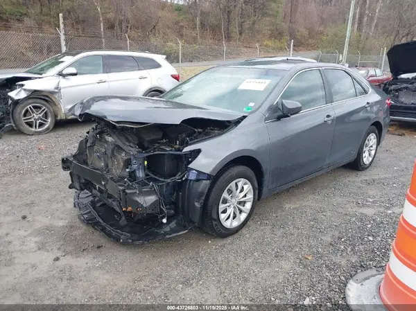 4T1BF1FK2HU677914 2017 TOYOTA CAMRY - Image 2